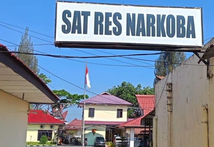 diduga_terlibat_narkoba_oknum_polisi_dan_sepasang_kekasih_diamankan