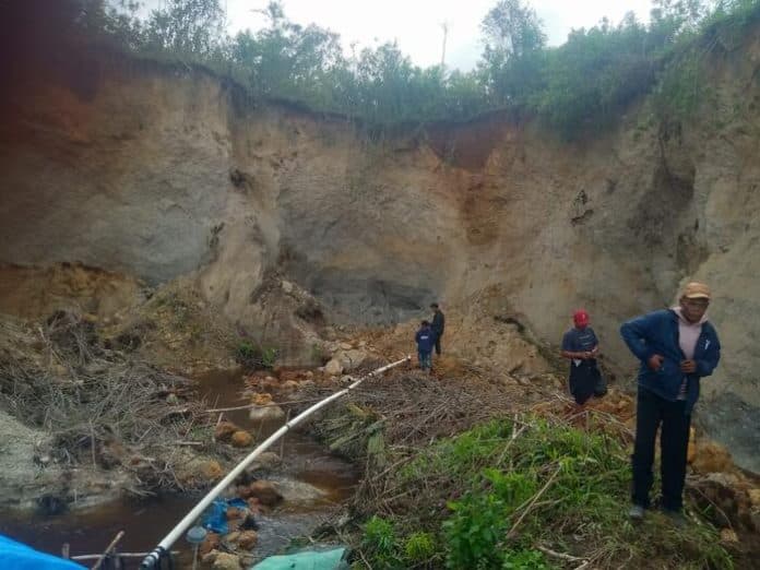 diduga_tertimbun_longsor_penambang_pasir_di_parbuluan_dairi_tewas
