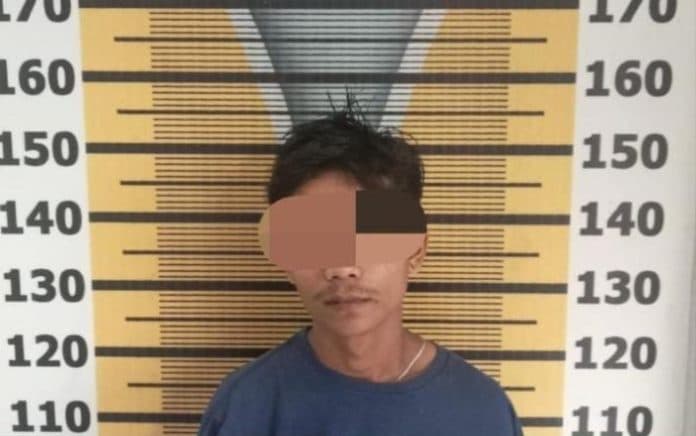 digrebek_polisi_gara_gara_sabu_pria_ini_sembunyi_di_dapur