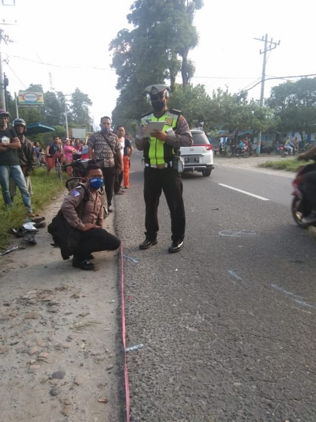 dihantam_truk_pemuda_asal_medan_meregang_nyawa_di_jalan_asahan