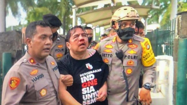 dikeroyok_hingga_ditelanjangi_ayah_ade_armando_ternyata_bukan_orang_sembarangan