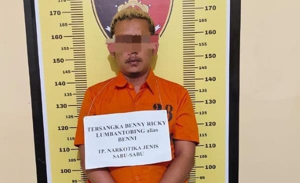 dikibusi_warga_pengedar_narkoba_di_sibolga_ditangkap_dari_sebuah_rumah