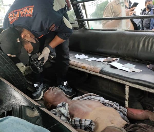 dikira_berteduh_warga_deli_serdang_ditemukan_tewas_dalam_angkot