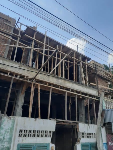 diminta_geser_kabel_tegangan_tinggi_pln_patok_bayaran_rp14_juta_di_deli_serdang