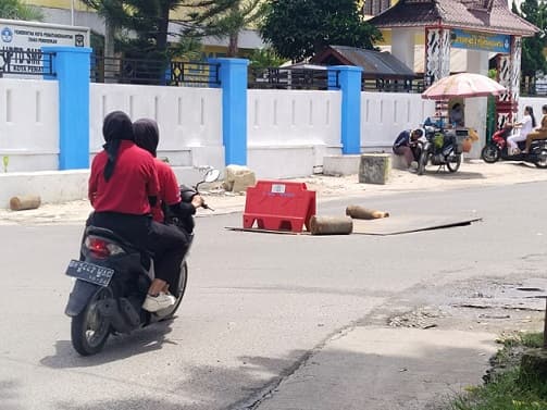 dinas_putr_segera_perbaiki_lubang_di_jalan_sibolga_siantar_sebelum_nataru