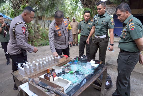 dipimpin_kapolda_dan_pangdam_polisi_dan_tni_obrak_abrik_barak_judi_dan_narkoba_kutalimbaru