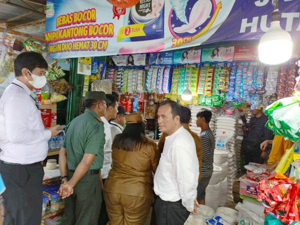 dirut_pd_phj_imbau_warga_siantar_tidak_panik_belanja_pangan