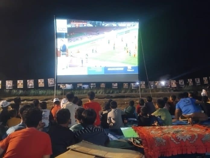 disambut_antusias_warga_gema_siber_fasilitasi_nobar_timnas_indonesia_melawan_jepang