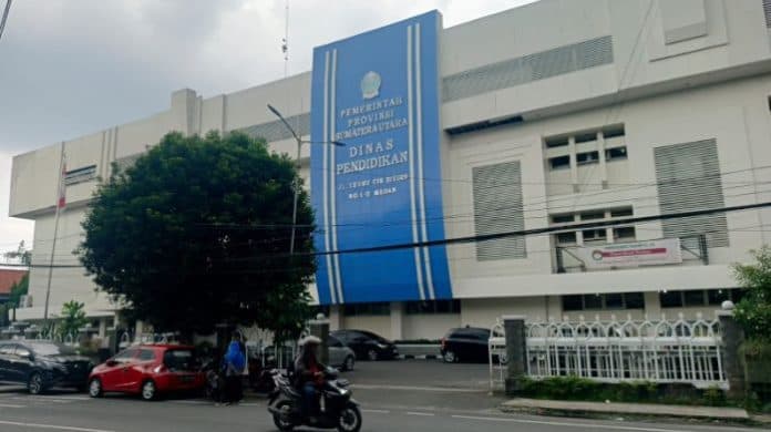 disdik_sumut_bakal_panggil_guru_sman_8_medan_besok