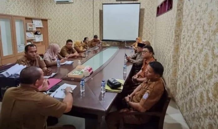 disdukcapil_deli_serdang_serahkan_1036_ktp_el_ke_sekolah_dan_kecamatan