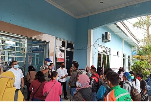 diserbu_warga_disdukcapil_simalungun_perketat_protokol_kesehatan