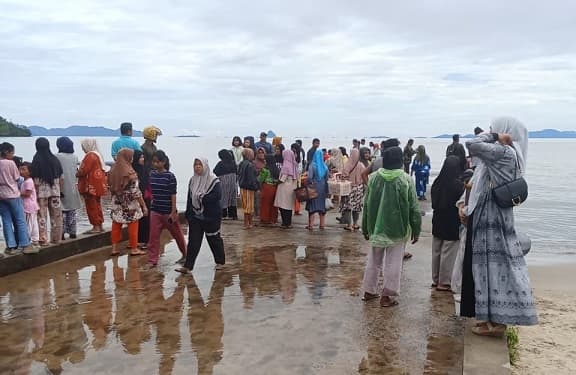 dishub_sumut_sebut_kapal_terbalik_di_tapteng_carteran
