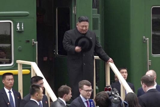 disinyalir_lonjakan_pasokan_senjata_korut_ke_rusia_melalui_kereta