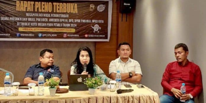 diskors_selama_2_hari_kpu_medan_kembali_gelar_rapat_pleno_rekapitulasi
