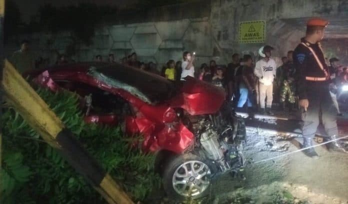 ditabrak_kereta_api_di_medan_barat_mobil_picanto_rusak_parah