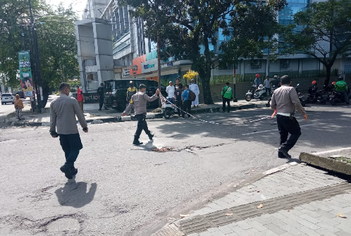 ditabrak_mobil_di_medan_timur_1_pengendara_sepeda_motor_tewas_tergilas_1_luka