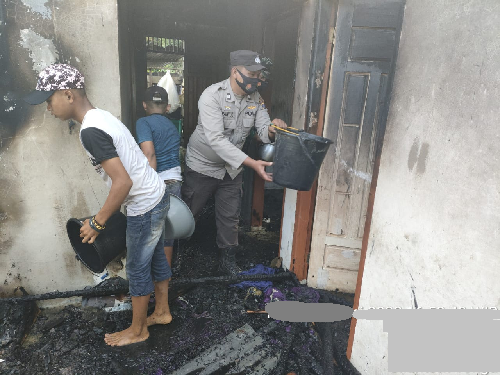 ditinggal_pemilik_ke_ladang_3_rumah_musnah_terbakar_di_pangaribuan_taput