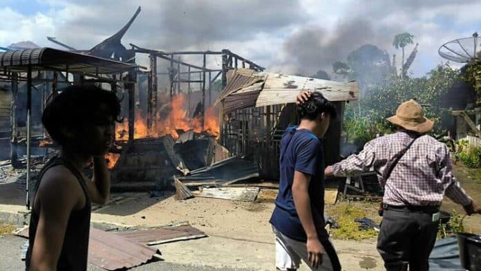 ditinggal_pemilik_rumah_di_jalan_sidamanik_hangus_terbakar