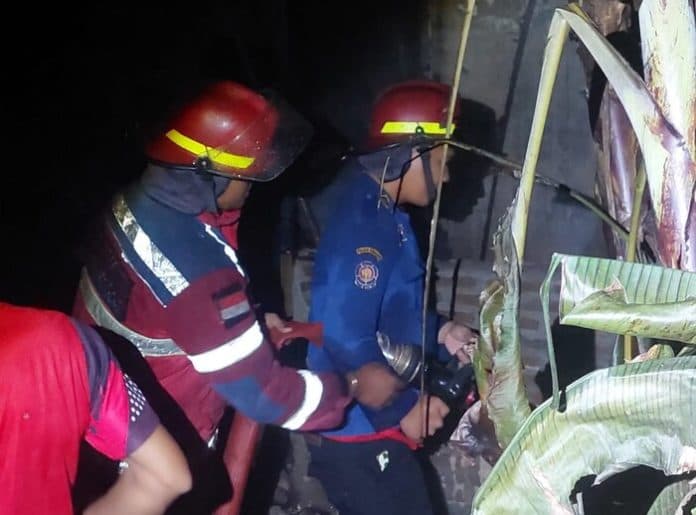ditinggal_pergi_rumah_dan_2_motor_taufik_warga_lima_puluh_habis_terbakar