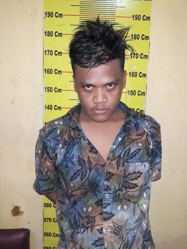 dituduh_mencuri_anjing_roni_bacok_kepala_jerry_saat_tidur