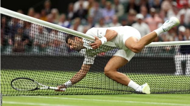 djokovic_tunda_kemenangan_karena_jam_malam_wimbledon
