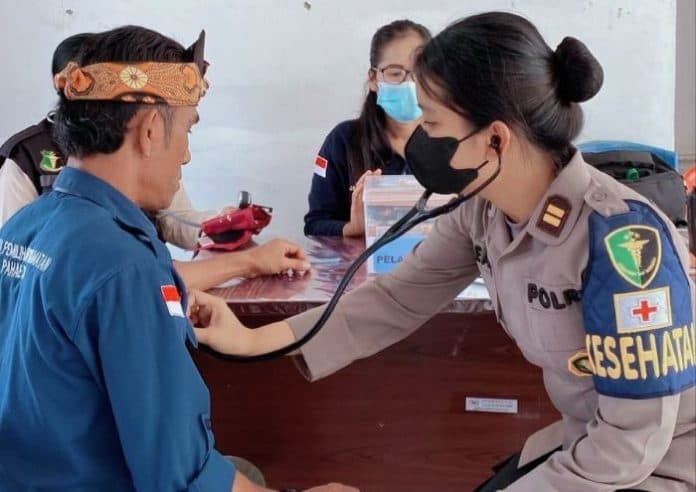 dokkes_polres_taput_cek_kesehatan_petugas_ppk_dan_panwascam