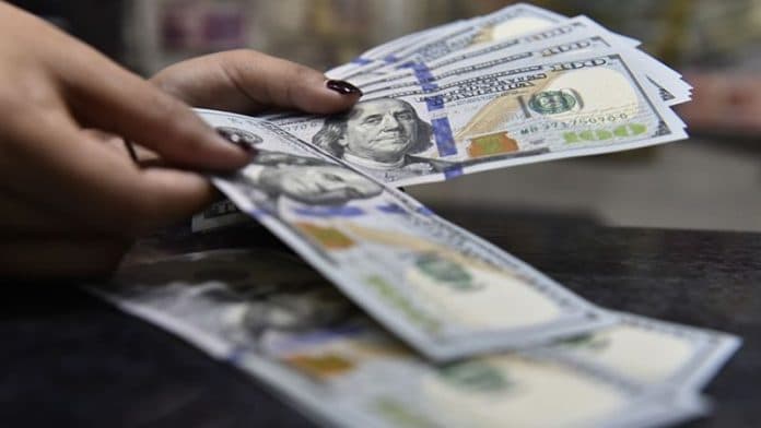 dolar_as_melonjak_di_tengah_penurunan_sterling