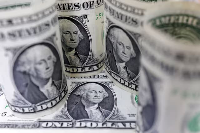 dolar_melemah_ketika_para_pemilih_as_menuju_tps