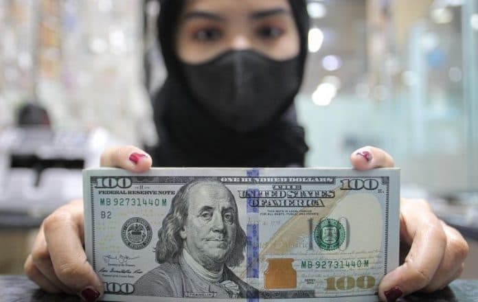 dolar_merosot_lantaran_data_ekonomi_as_melemah
