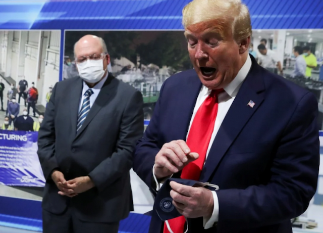 donald_trump_sebut_mampu_kalahkan_virus_corona_karena_miliki_cahaya_pelindung