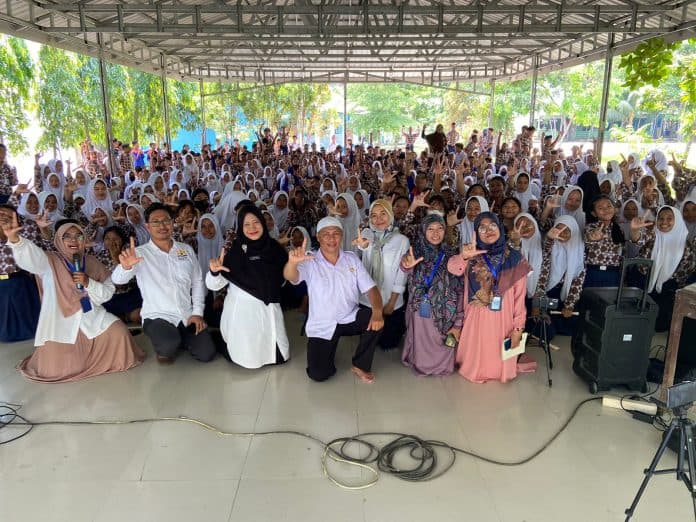 dorong_peningkatan_literasi_digital_pelajar_kadin_sumut_lakukan_ini