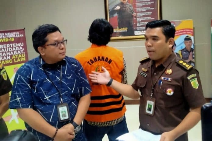 dpo_kejaksaan_tanjungbalai_tim_eksekutor_membawa_terpidana_herry_gomgom_ke_rutan_tanjung_gusta