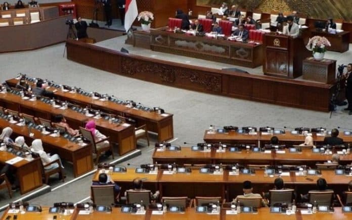 dpr_pemerintah_sepakat_presiden_bebas_tambah_kementerian