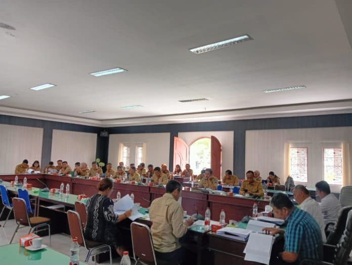 dprd_kecewa_bantuan_bibit_tanaman_dari_pemerintah_pusat_ke_simalungun_tidak_tepat_sasaran