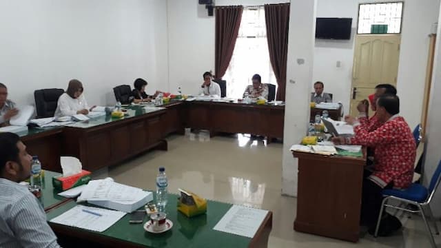 dprd_siantar_pertanyakan_dasar_hukum_smpn_1_jadi_sekolah_unggulan_ferry_sinamo_malu_kita_ini_walikota_lho