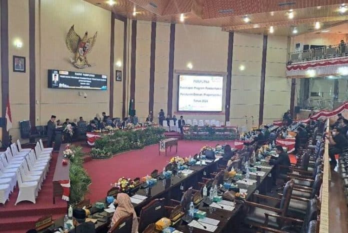 dprd_tetapkan_16_rancangan_propemperda_medan_di_2024