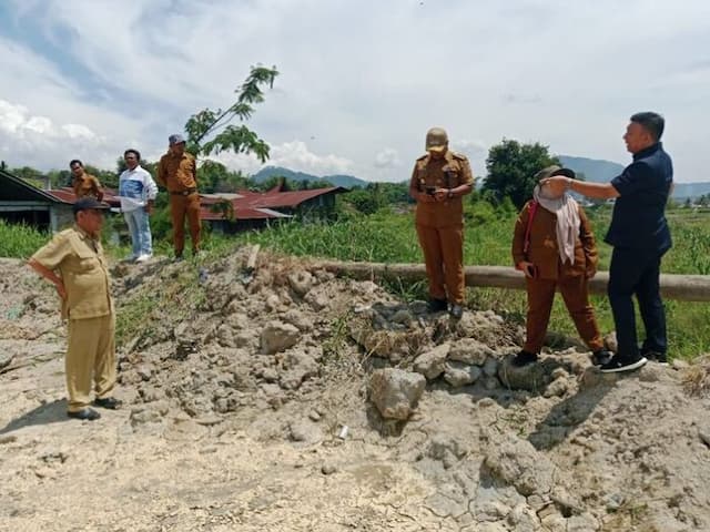 dprd_toba_dapil_i_tinjau_galian_c_ilegal_di_desa_siboruon
