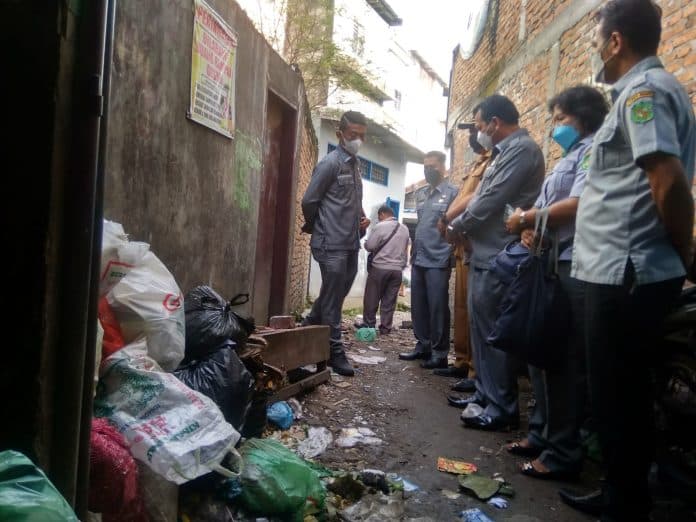 drainase_dan_tumpukan_sampah_persoalan_di_pasar_tradisional_sunggal