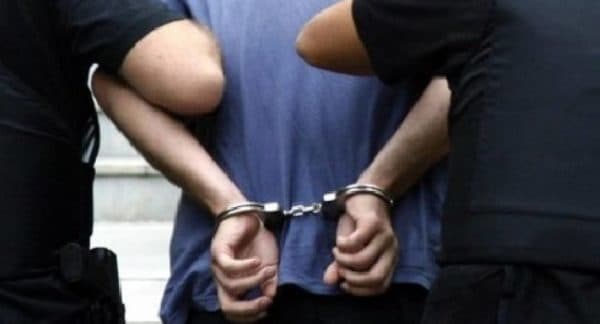 dua_bandar_sabu_dikepung_puluhan_polisi_bersenjata_laras_panjang