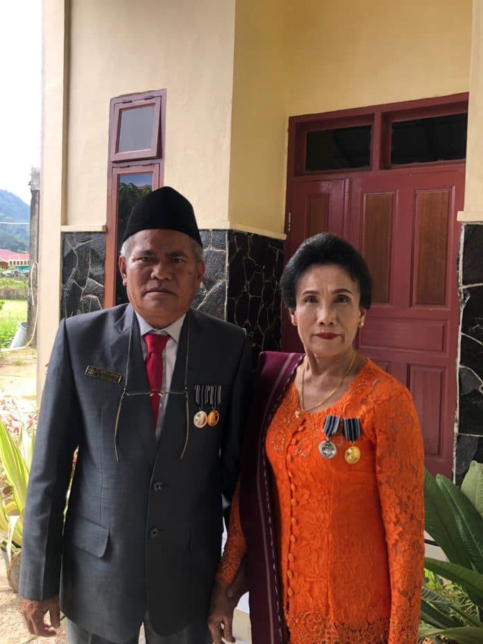 dua_dosen_iakn_tarutung_terima_satyalencana_dari_presiden_jauhi_hedonisme_untuk_hindari_godaan_korupsi