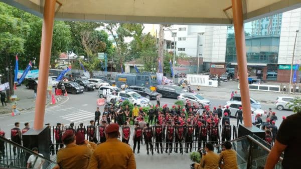 dua_jam_jelang_debat_ketiga_pilgub_sumut_polisi_disiagakan_lalulintas_macet