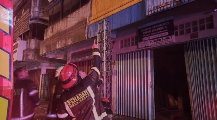dua_jam_pemadaman_api_di_ruko_komplek_tomang_elok_berhasil_dijinakkan