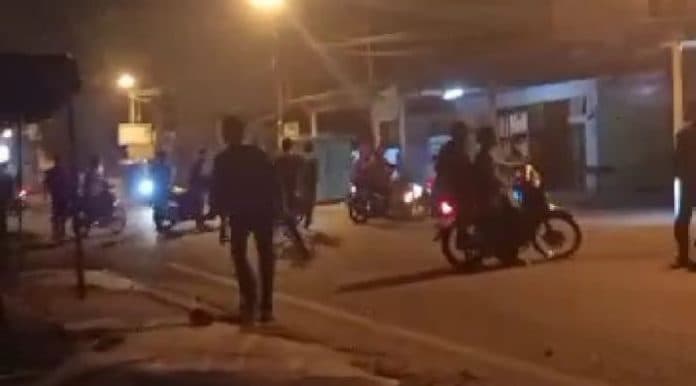 dua_kelompok_pemuda_saling_kejar_dan_lempar_batu_di_lubuk_pakam