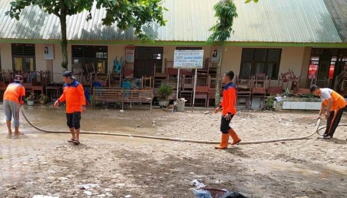 dua_kelurahan_dan_3_desa_di_kuala_langkat_terendam_banjir
