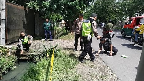 dua_korban_tewas_di_depan_kantor_bsip_sumut_pengatur_lalin