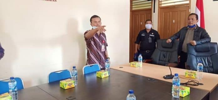 dua_paslon_kuat_bupati_samosir_saling_bersengketa_di_bawaslu