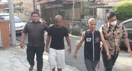 dua_pelaku_curanmor_dibuang_warga_ke_parit_di_medan