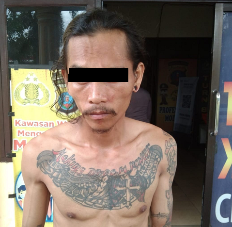 dua_pria_bertato_pencuri_kerangka_baja_stadion_sangnaualuh_siantar_diringkus