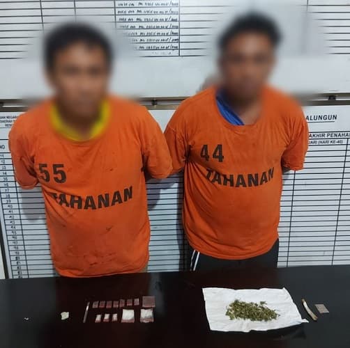 dua_pria_pengedar_narkotika_ditangkap_di_girsang_sipangan_bolon