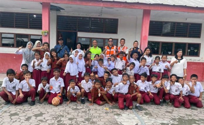 dua_sekolah_dasar_di_belawan_terima_bantuan_komputer_dari_bnct